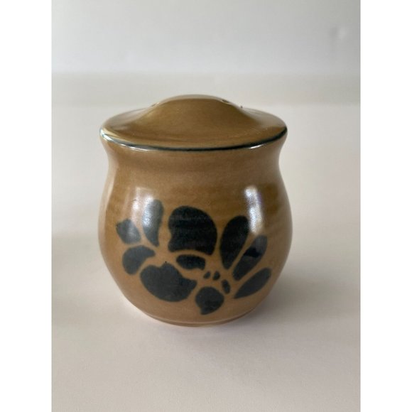 Vintage Pfaltzgraff Folk Art (Tan and Blue) Salt and Pepper Shakers‎ - Picture 7 of 9